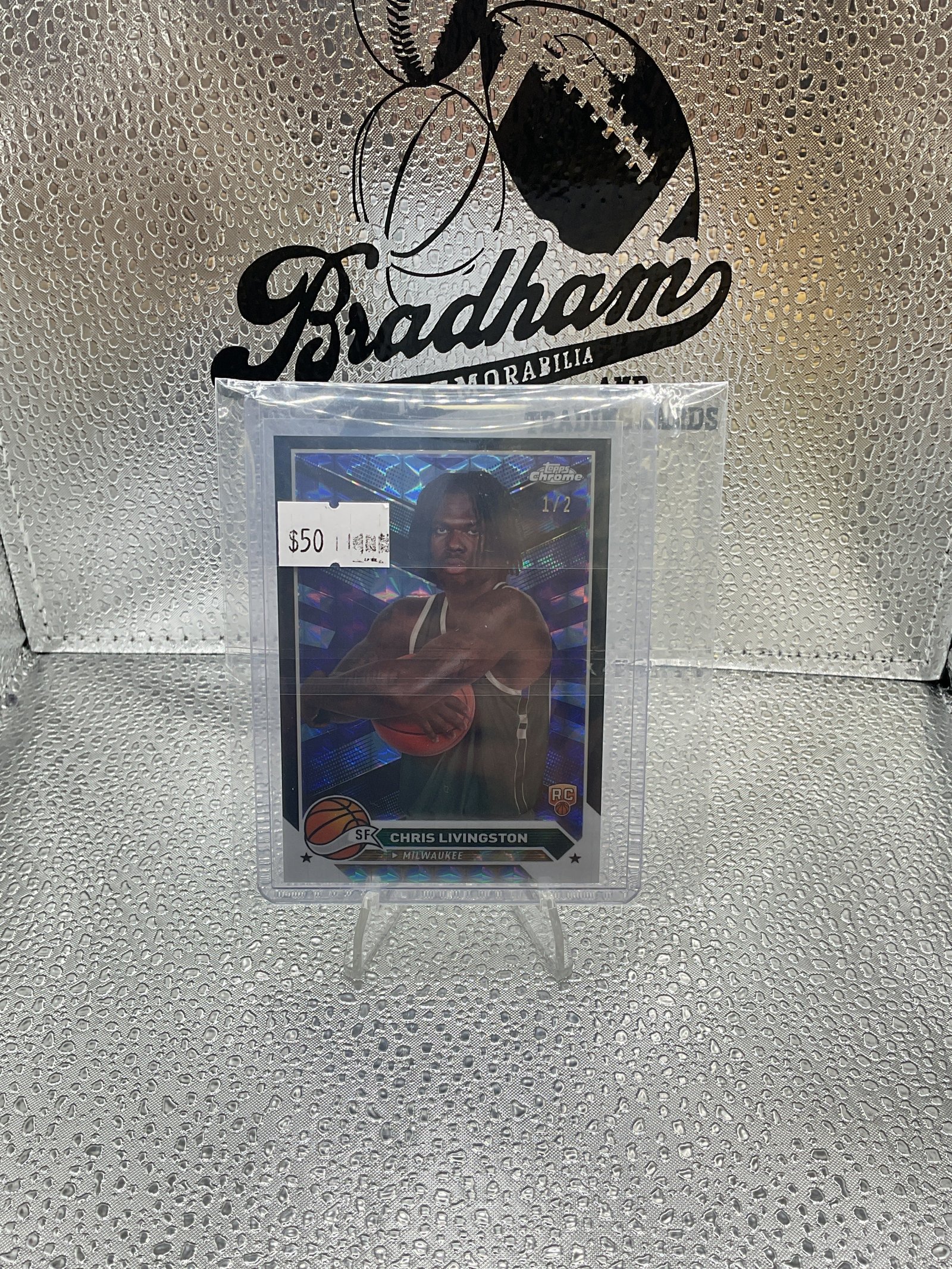56ED090D-E492-4BF5-A947-2CCCE1C679AF 2023-24 Topps Chrome #46 Chris Livingston Black Geometric 1/2 - Image 1