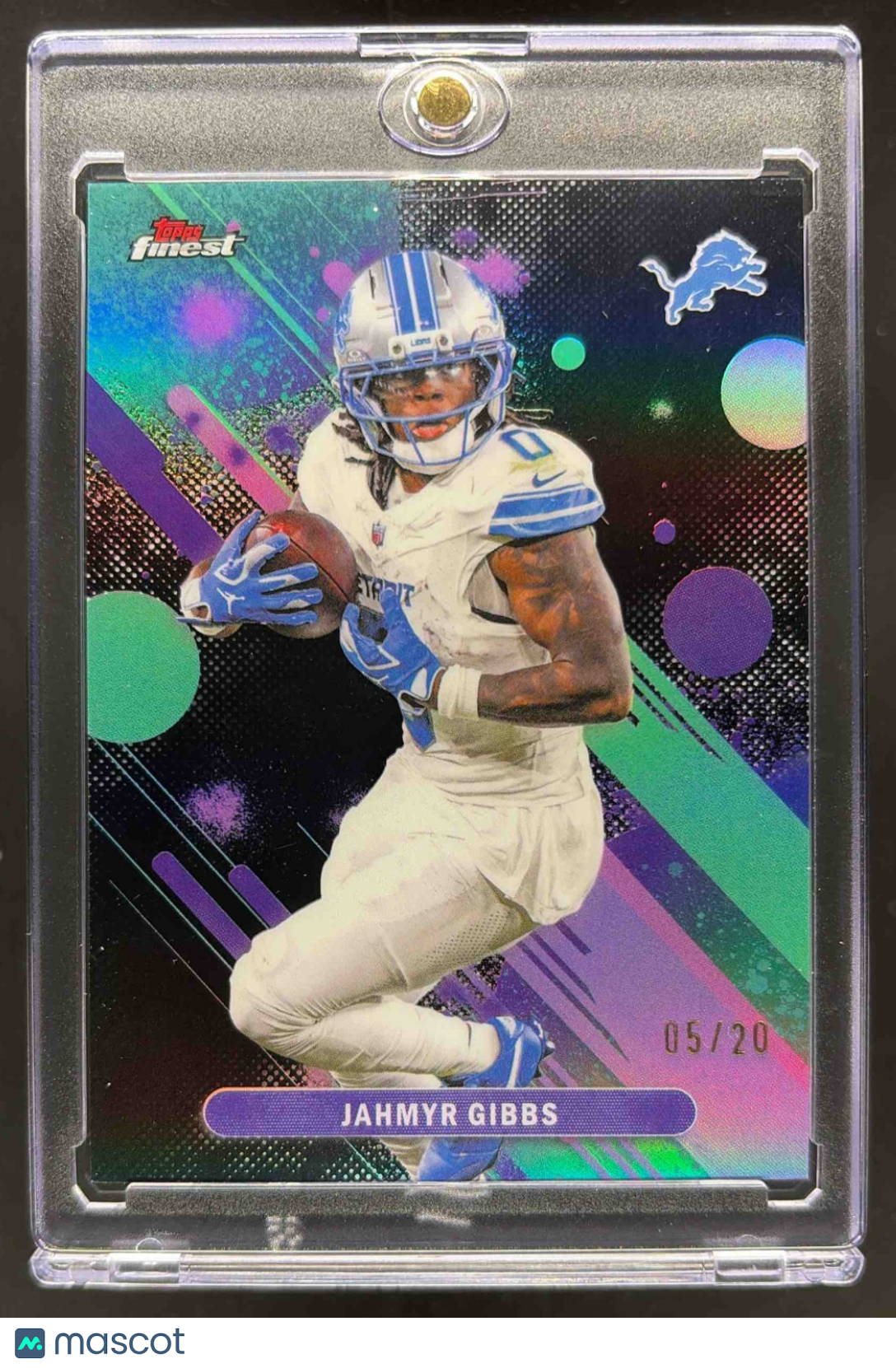 front-watermark-raw-V2_5b160042-56db-4277-a895-8524f3b3531b 2025 Topps Finest Jahmyr Gibbs #75 Gold Geometric Refractor 2/20 - Image 1